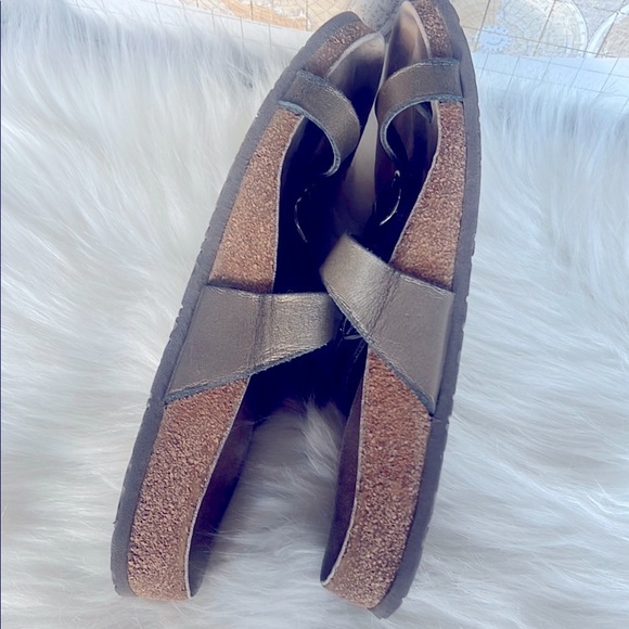 MEPHISTO Sandals Style Helen Double Strap Metallic Sandals - Size 39 - Picture 10 of 10